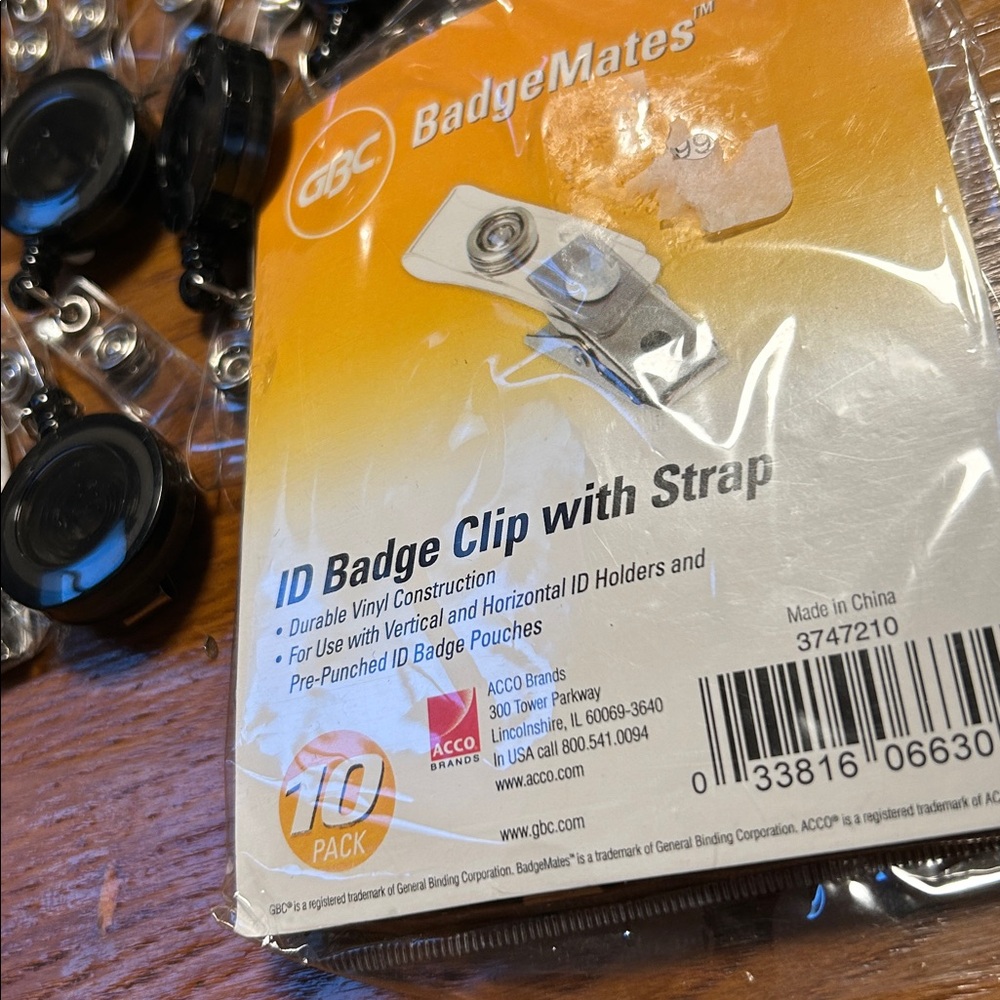 34 Badge Clips - Picture 4 of 5